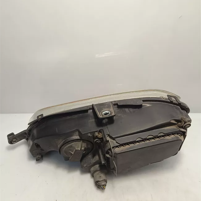 Proiettore destro con fendinebbia