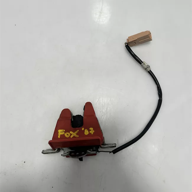 Serratura portello posteriore t.5Z60047701>