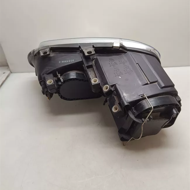 Proiettore destro t.1T6080001>. Cromo