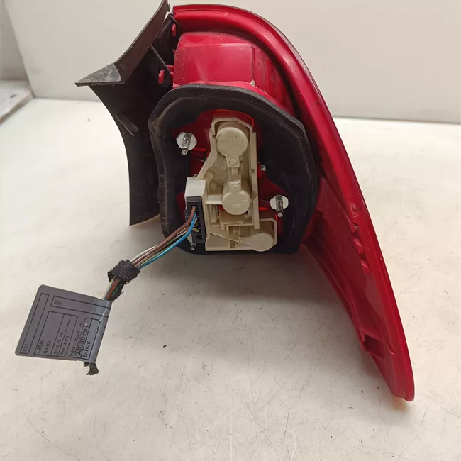 Fanale posteriore parte esterno sinistro