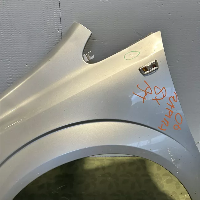 Parafango anteriore sinistro