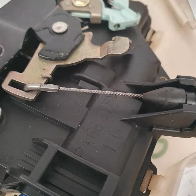 Serratura porta anteriore sinistra