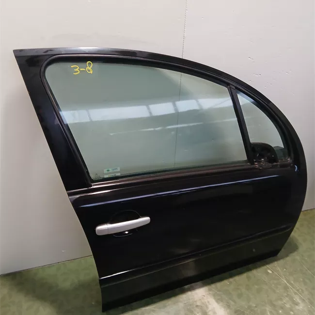 Porta anteriore destra