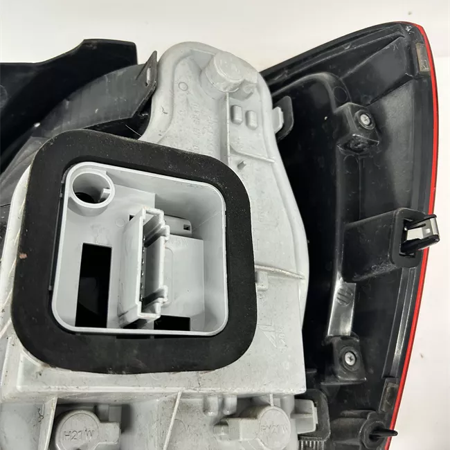 Fanale posteriore sinistro AL