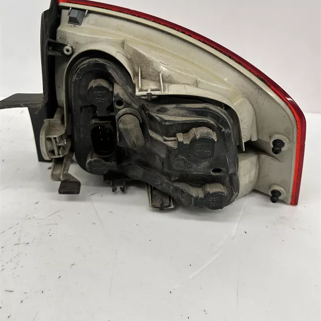 Fanale posteriore parte esterno sinistro