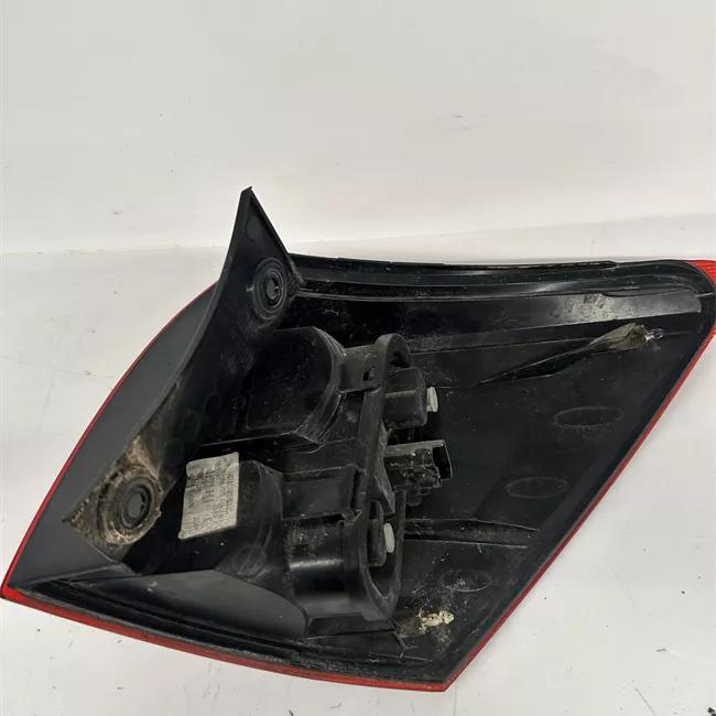 Fanale posteriore parte esterno sinistro