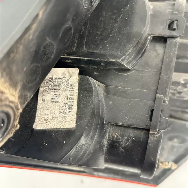 Fanale posteriore parte esterno sinistro