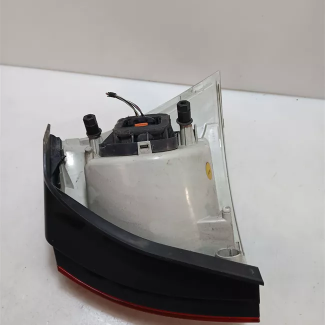 Fanale posteriore parte esterno sinistro