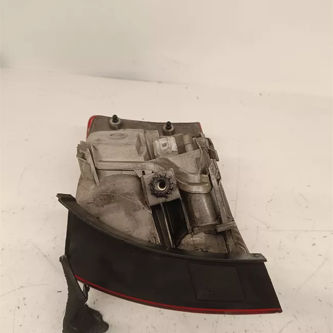 Fanale posteriore parte esterno sinistro