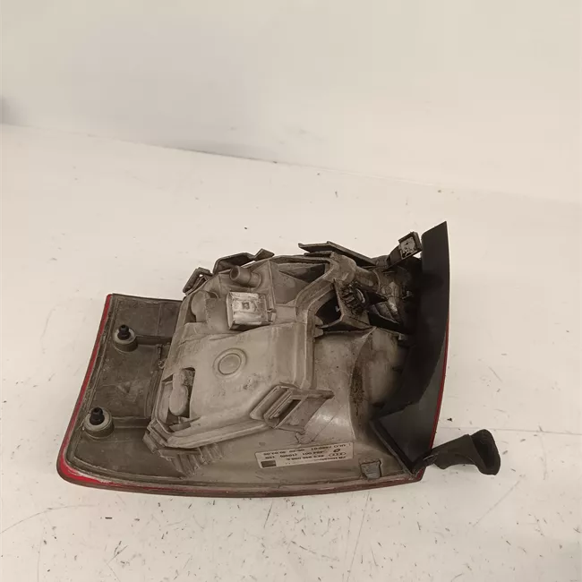 Fanale posteriore parte esterno sinistro