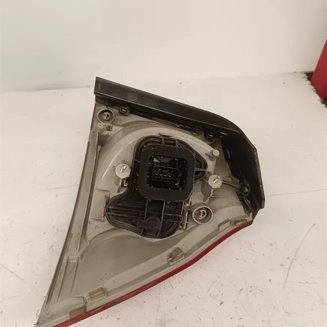 Fanale posteriore parte esterno sinistro