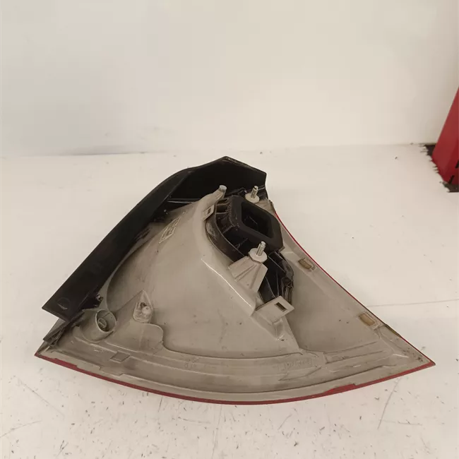 Fanale posteriore parte esterno sinistro