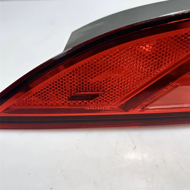 Fanale posteriore parte esterno sinistro