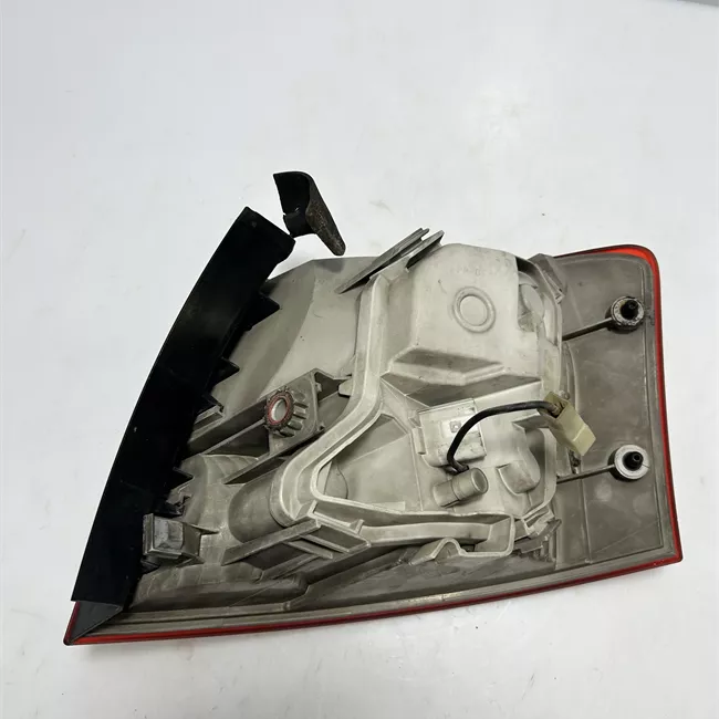 Fanale posteriore parte esterno sinistro