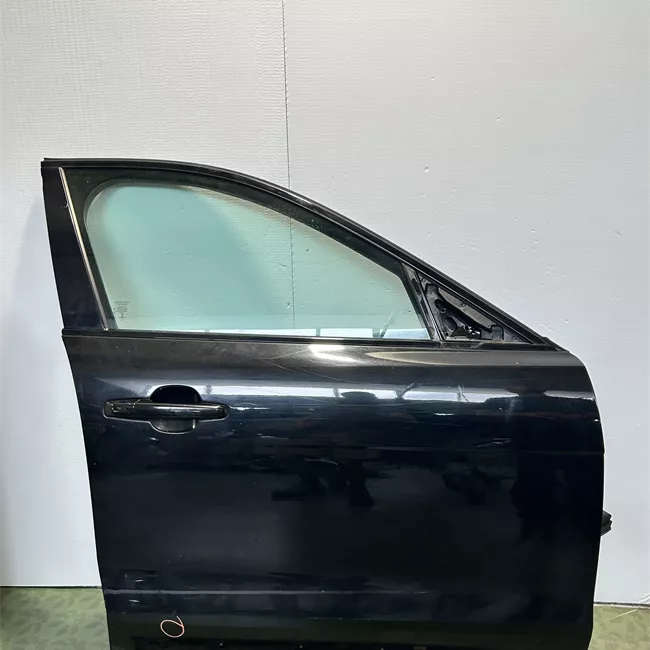 Porta anteriore destra