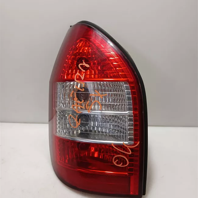 Fanale posteriore sinistro t.32123350>