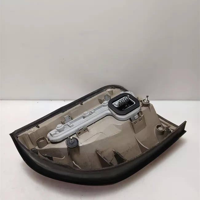 Fanale posteriore sinistro t.32123350>