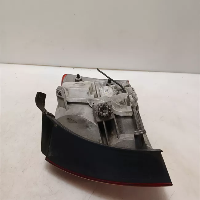 Fanale posteriore parte esterno sinistro