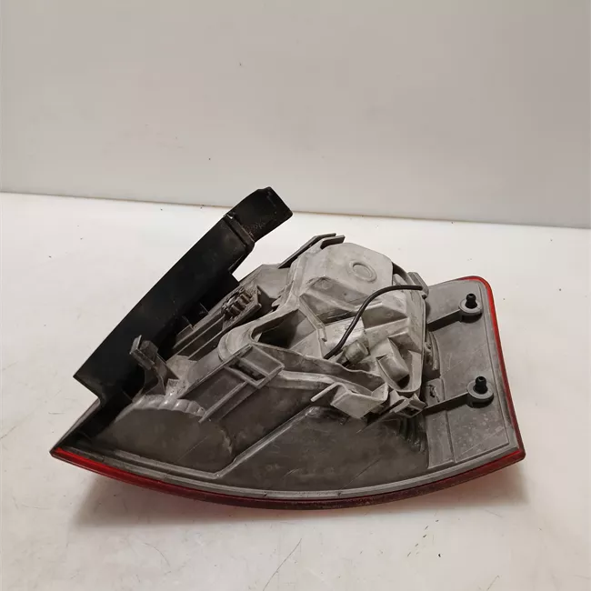 Fanale posteriore parte esterno sinistro