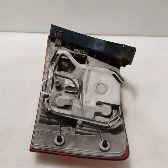 Fanale posteriore parte esterno sinistro