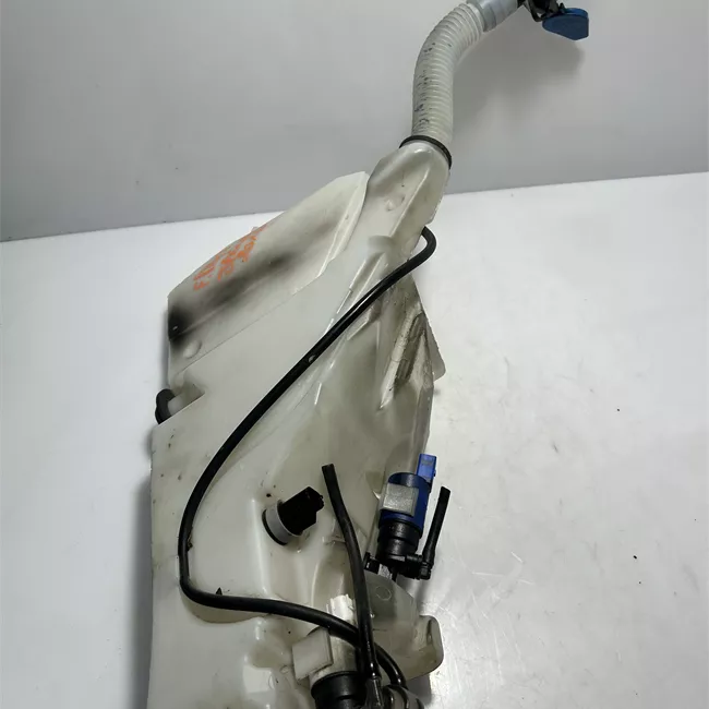 Serbatoio tergicristalli con lavafari