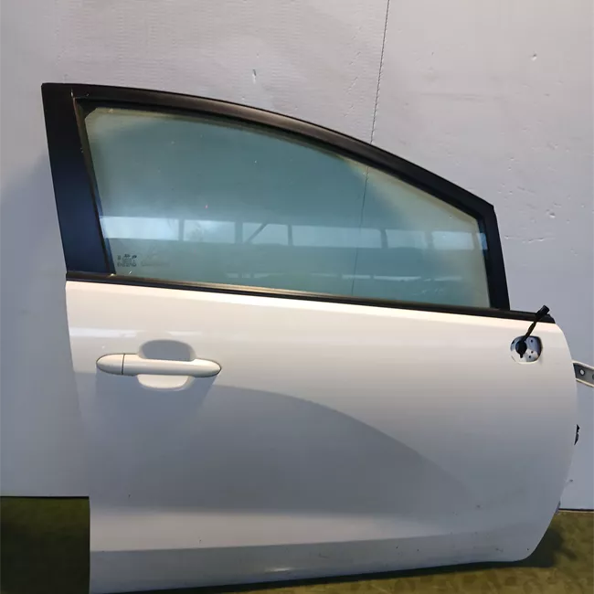 Porta anteriore destra