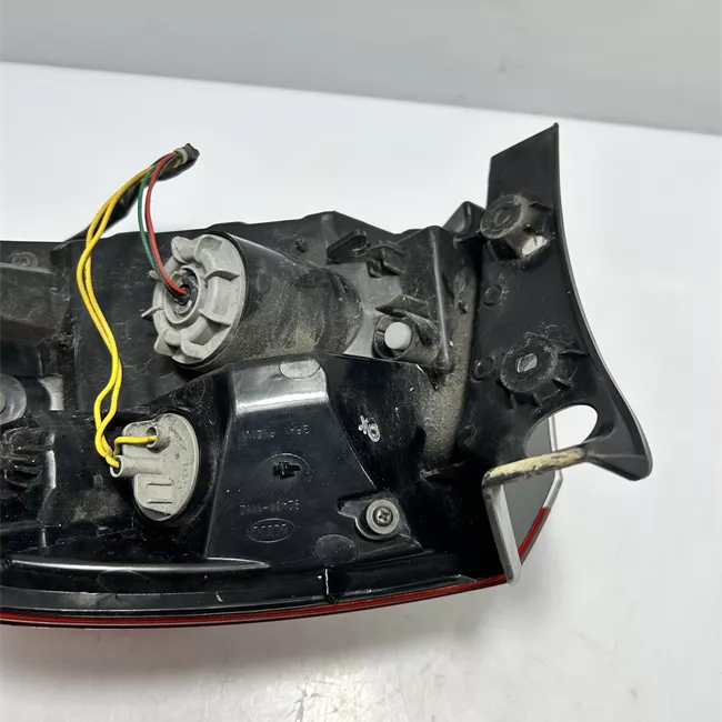 Fanale posteriore parte esterno sinistro