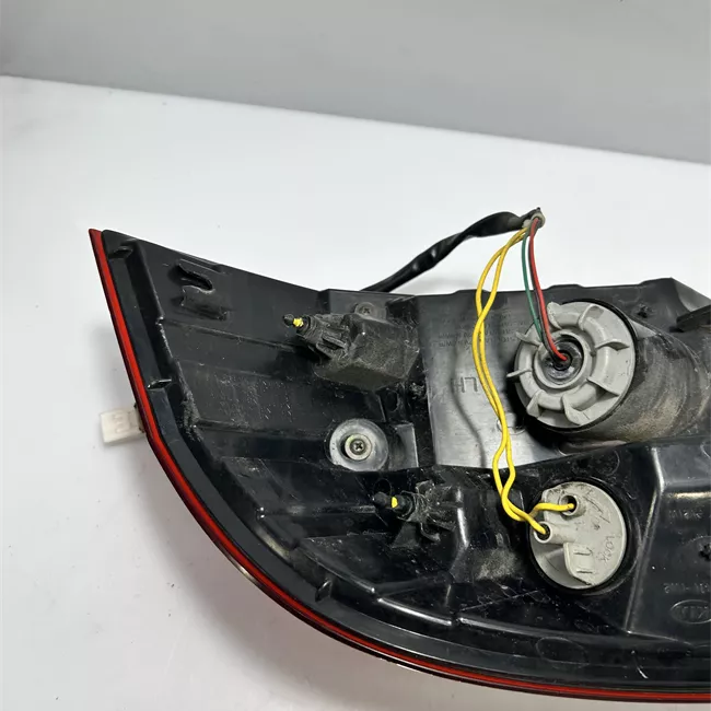 Fanale posteriore parte esterno sinistro