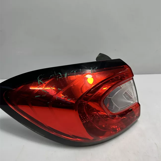 Fanale posteriore parte esterno sinistro