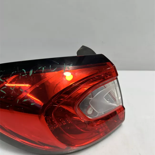 Fanale posteriore parte esterno sinistro