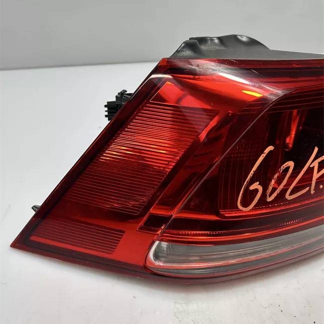 Fanale posteriore parte esterno sinistro