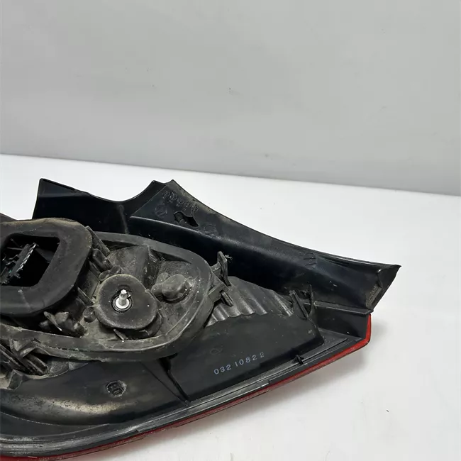 Fanale posteriore destro Trasparente scuro