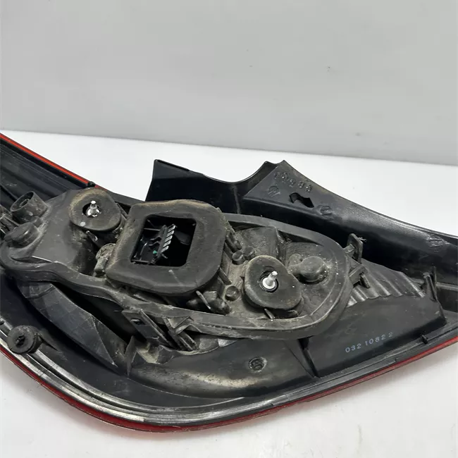 Fanale posteriore destro Trasparente scuro