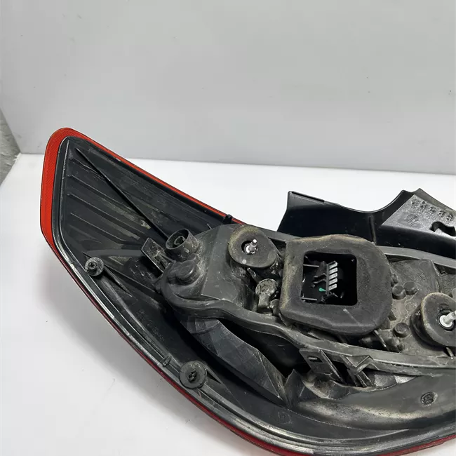 Fanale posteriore destro Trasparente scuro