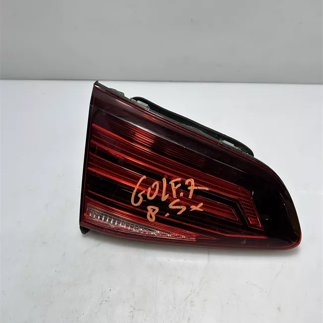 Fanale posteriore parte interno sinistro Oscurato