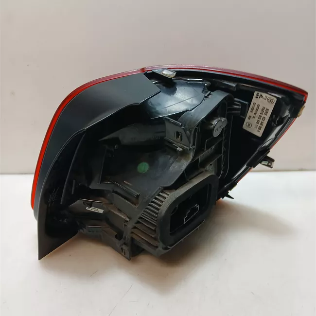 Fanale posteriore sinistro con retromarcia