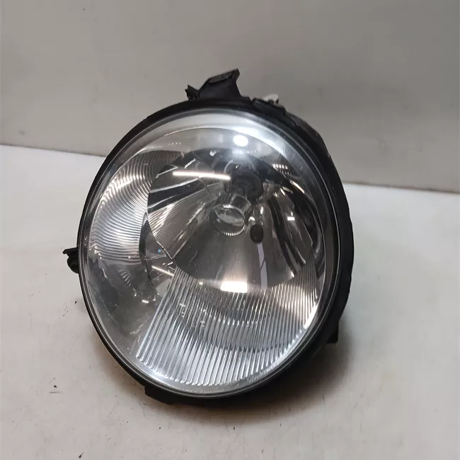 Proiettore con regolatore altezza sinistro