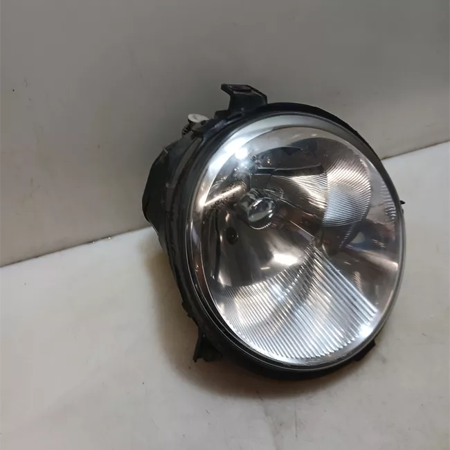 Proiettore con regolatore altezza destro