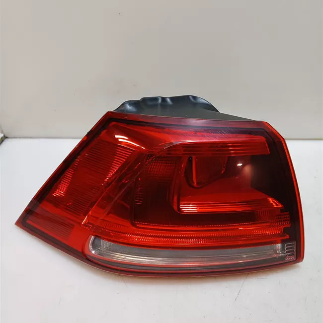 Fanale posteriore parte esterno sinistro