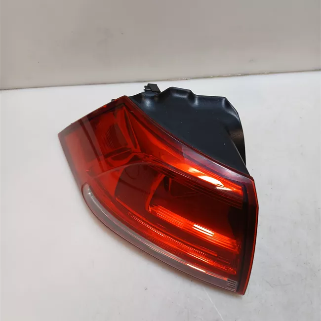 Fanale posteriore parte esterno sinistro