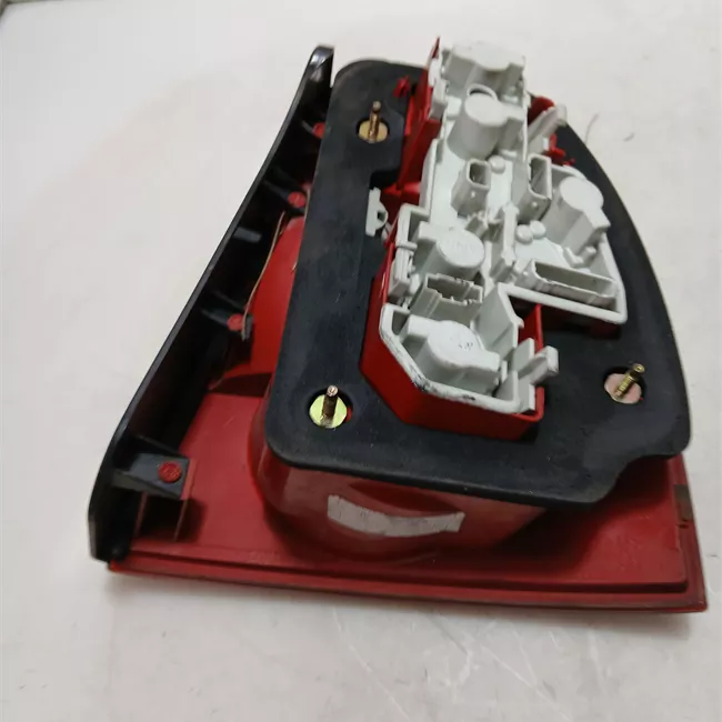 Fanale posteriore parte esterno sinistro