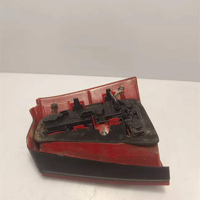 Fanale posteriore sinistro rosso