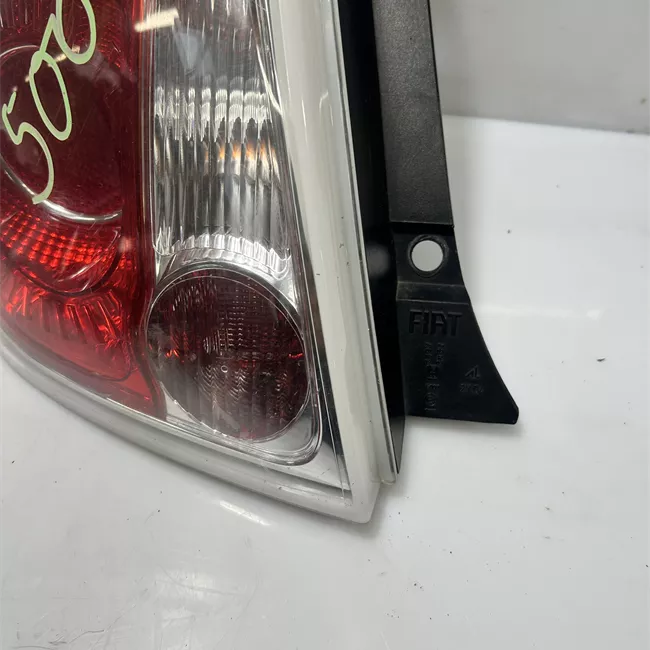 Fanale posteriore sinistro