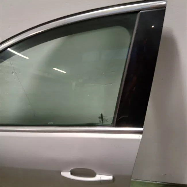 Porta anteriore sinistra