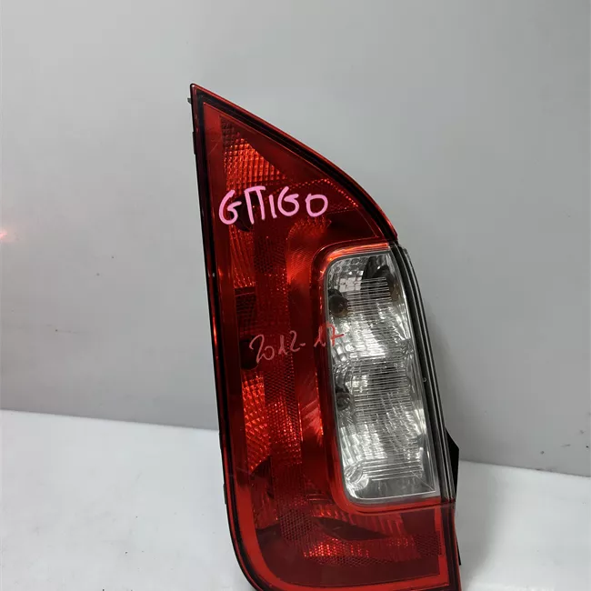 Fanale posteriore sinistro senza portalampada