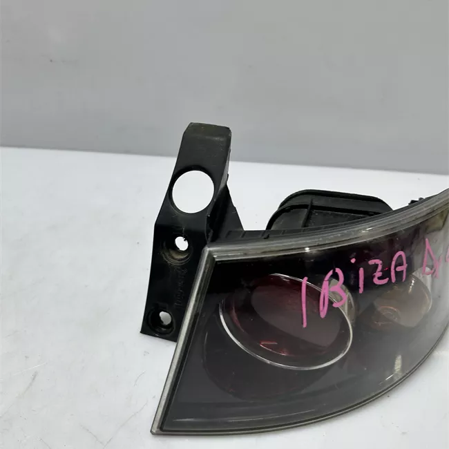 Fanale posteriore parte esterno destro ri oscurati