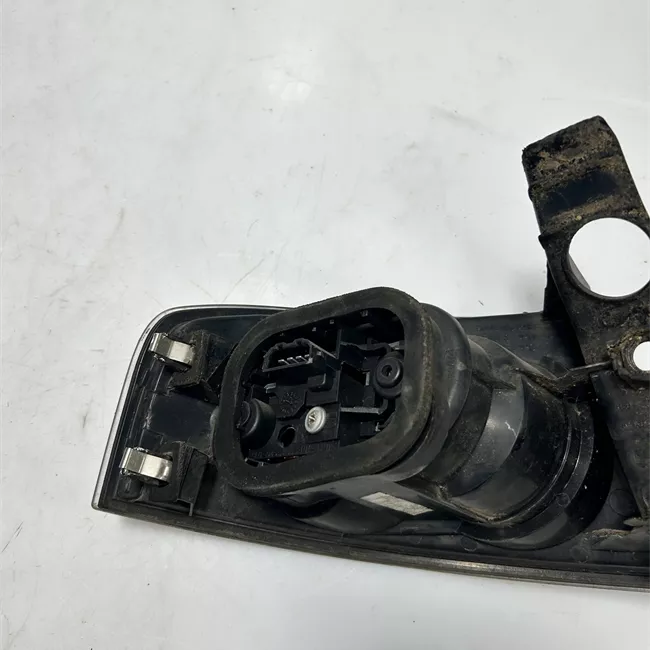 Fanale posteriore parte esterno destro ri oscurati