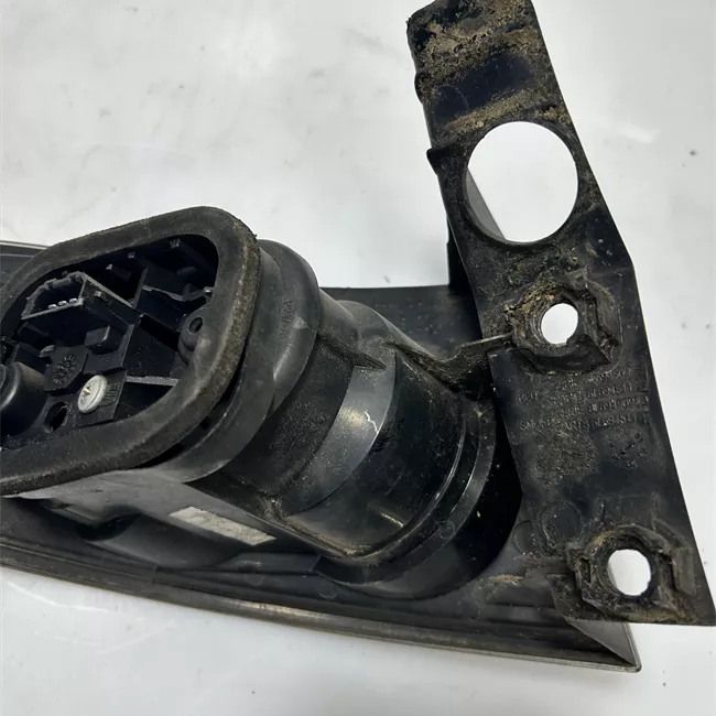 Fanale posteriore parte esterno destro ri oscurati