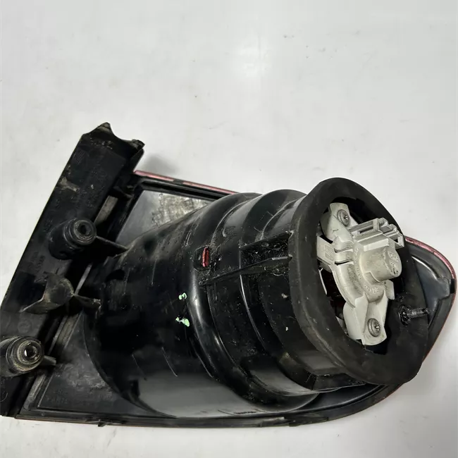 Fanale posteriore sinistro Nero