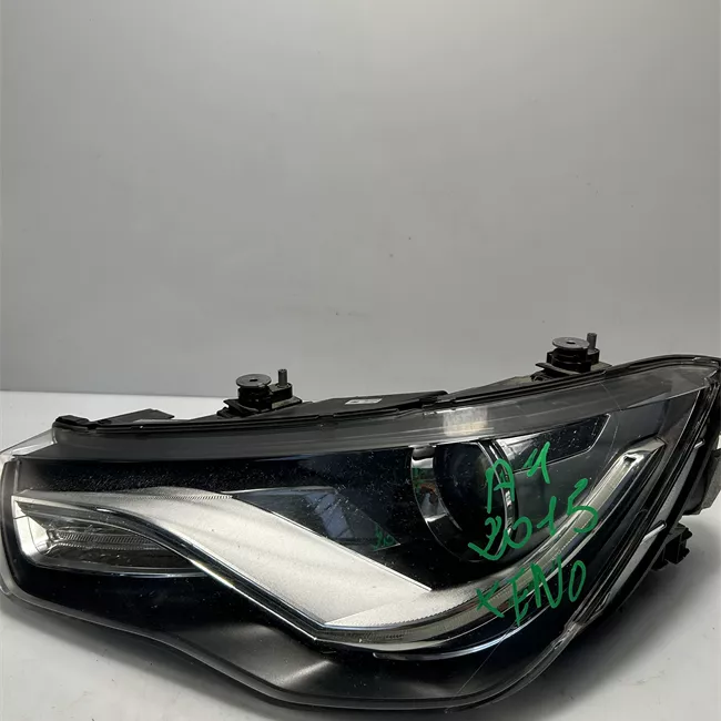 Proiettore sinistro Xenon